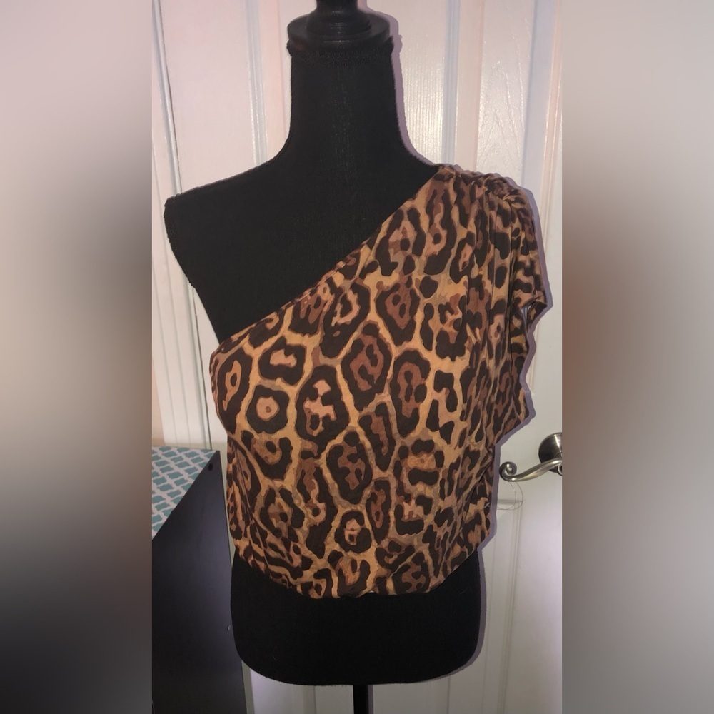 VENUS One-Shoulder Leopard Print Crop Top - Brown/Tan